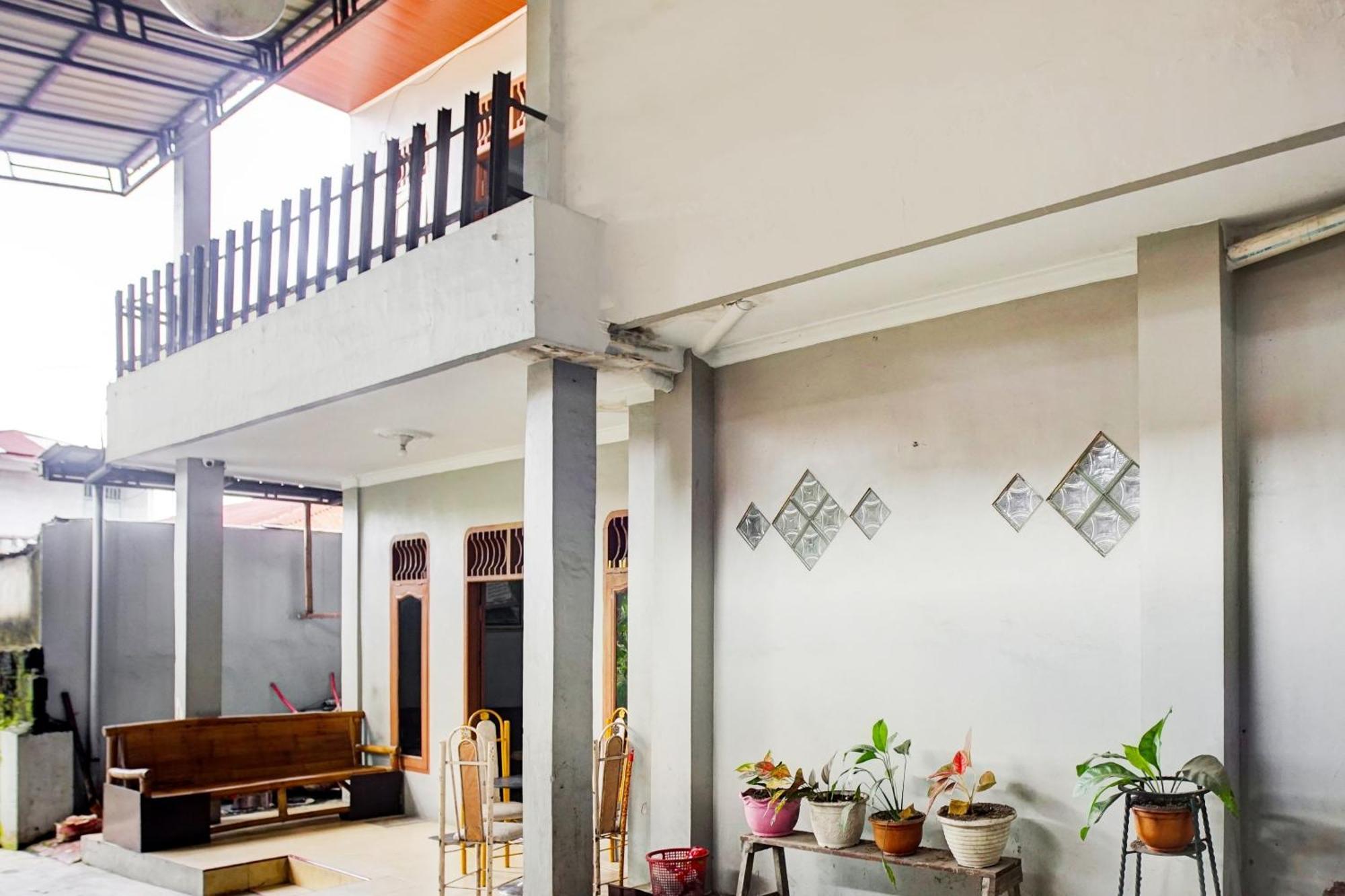 Oyo 93071 Home Stay Kembar Syariah Binjai Ngoại thất bức ảnh