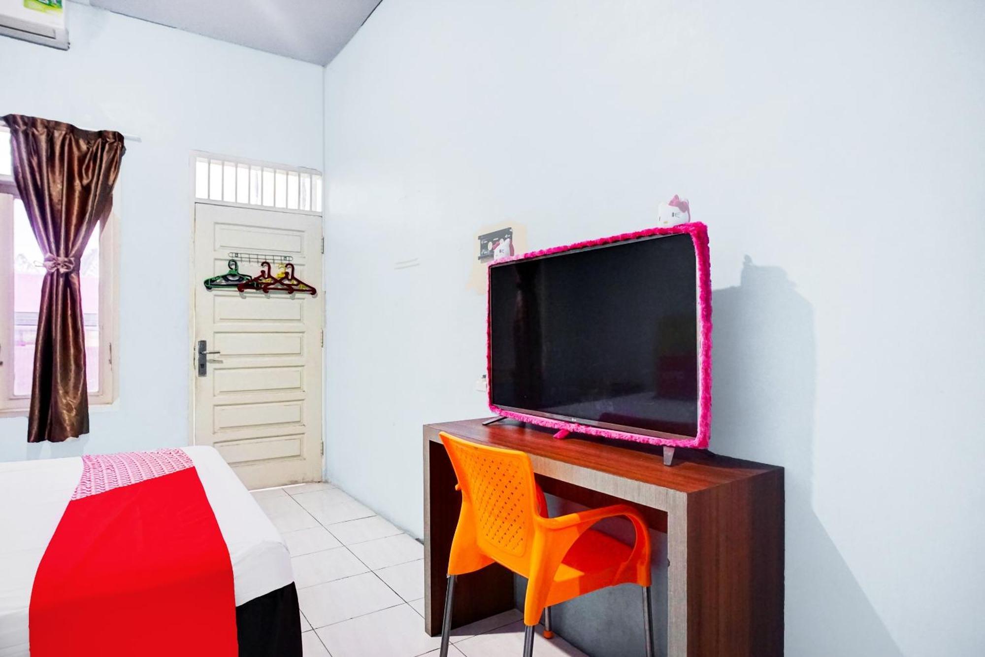 Oyo 93071 Home Stay Kembar Syariah Binjai Ngoại thất bức ảnh