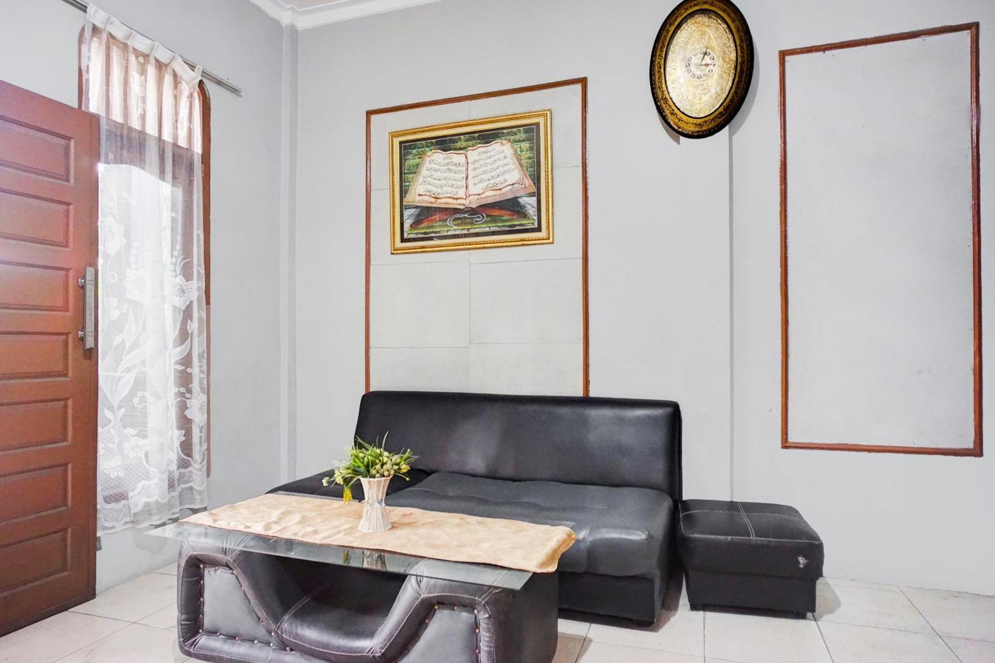 Oyo 93071 Home Stay Kembar Syariah Binjai Ngoại thất bức ảnh