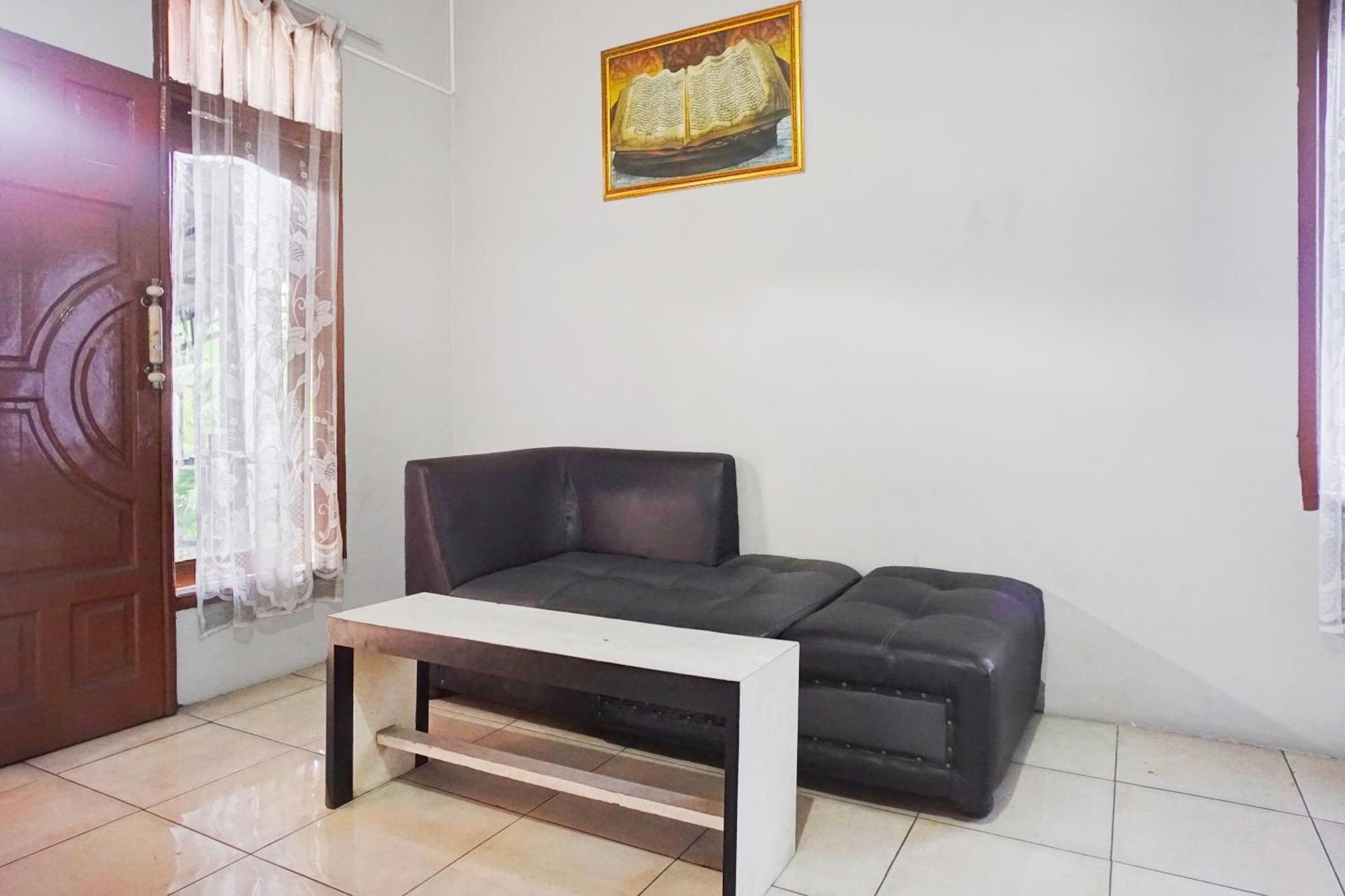 Oyo 93071 Home Stay Kembar Syariah Binjai Ngoại thất bức ảnh