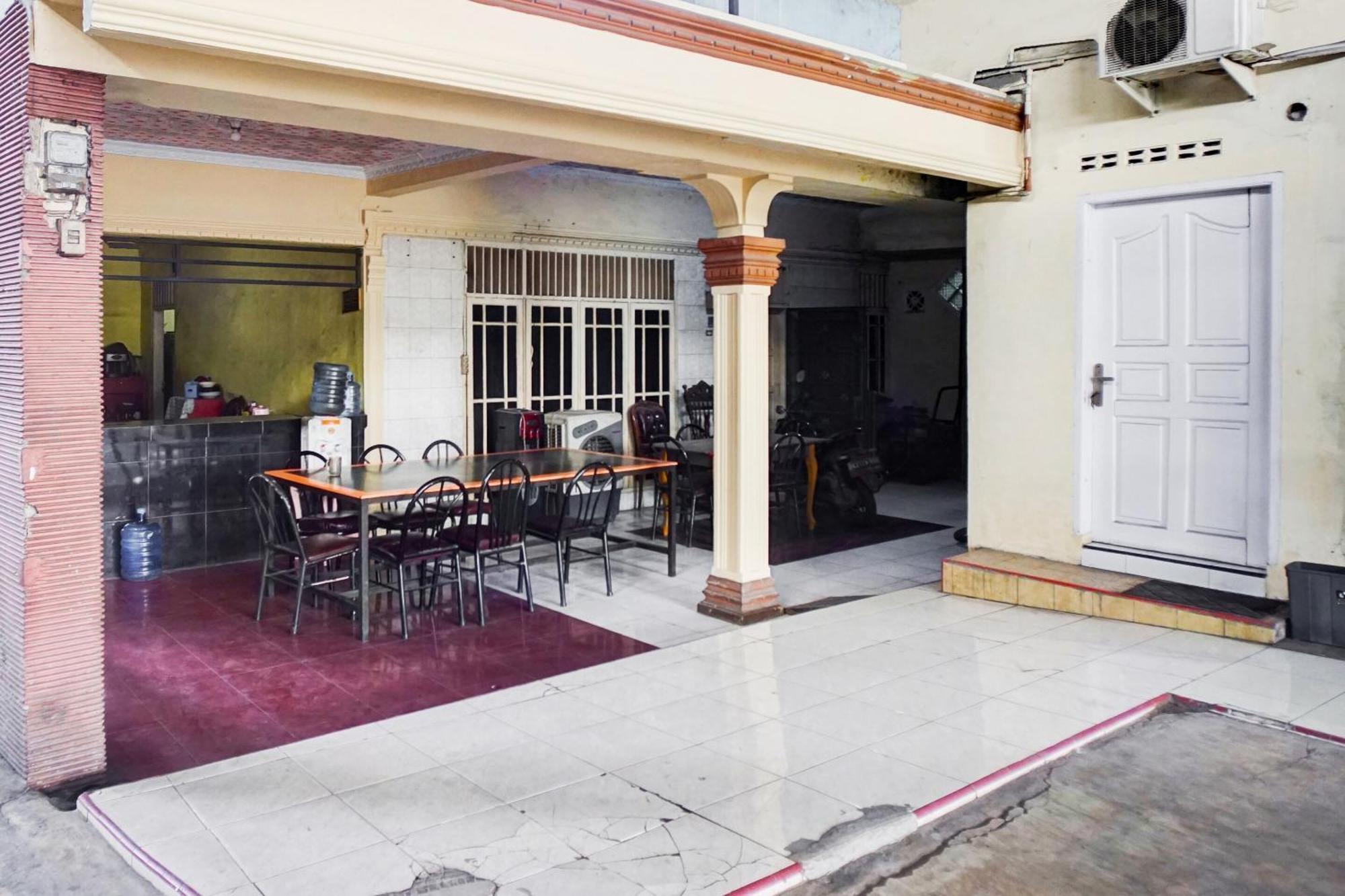 Oyo 93071 Home Stay Kembar Syariah Binjai Ngoại thất bức ảnh