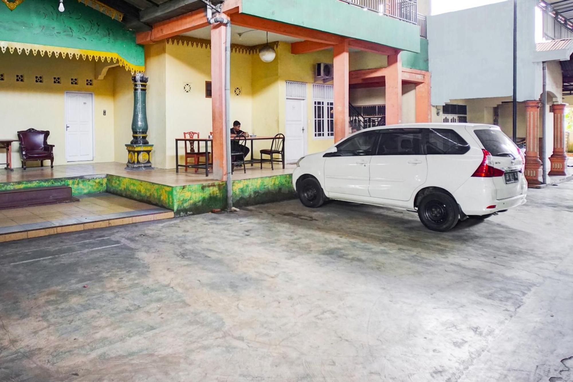 Oyo 93071 Home Stay Kembar Syariah Binjai Ngoại thất bức ảnh